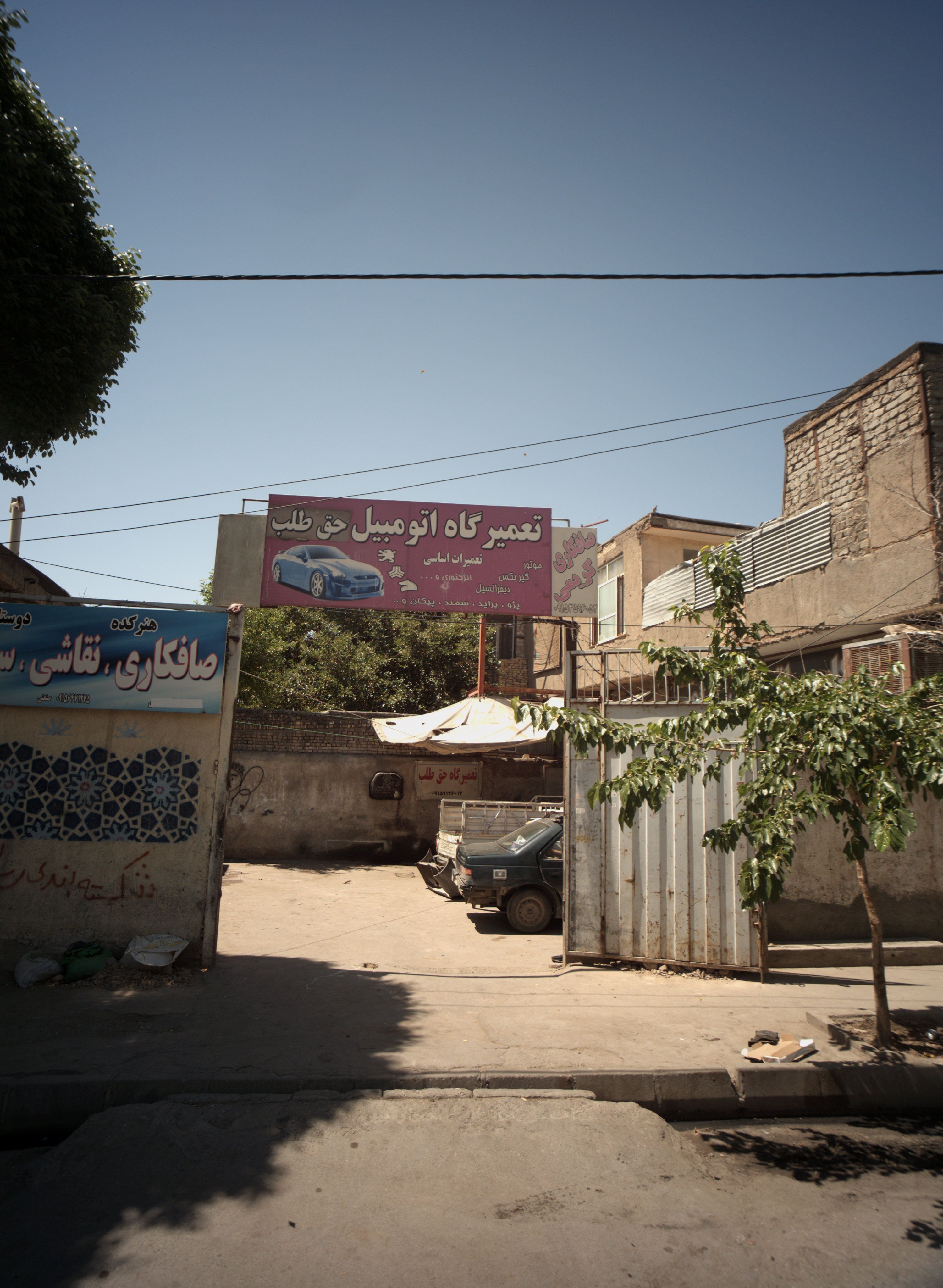 تعمیرگاه اتومبیل حق طلب