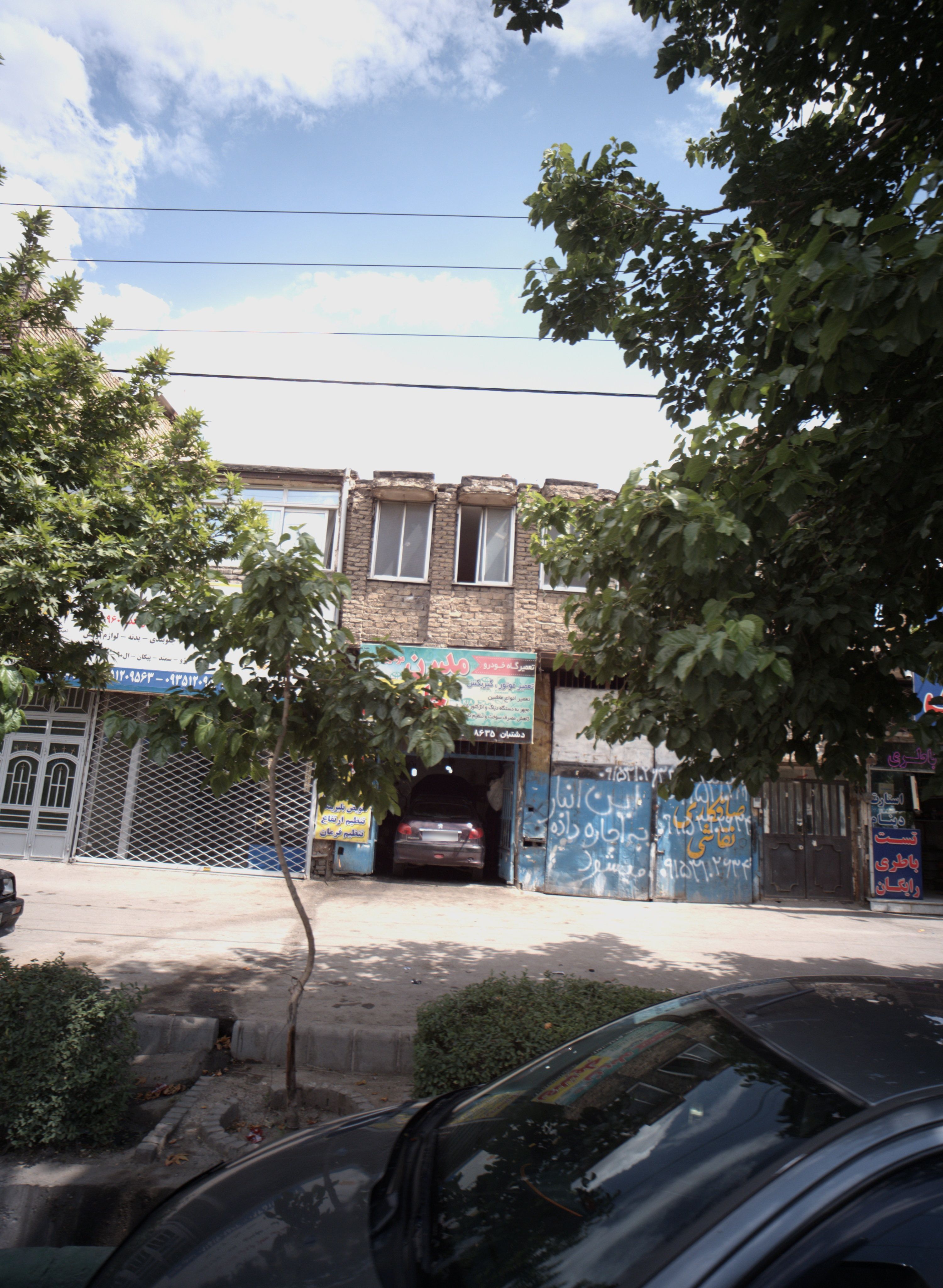تعمیرگاه خودرو مدرن