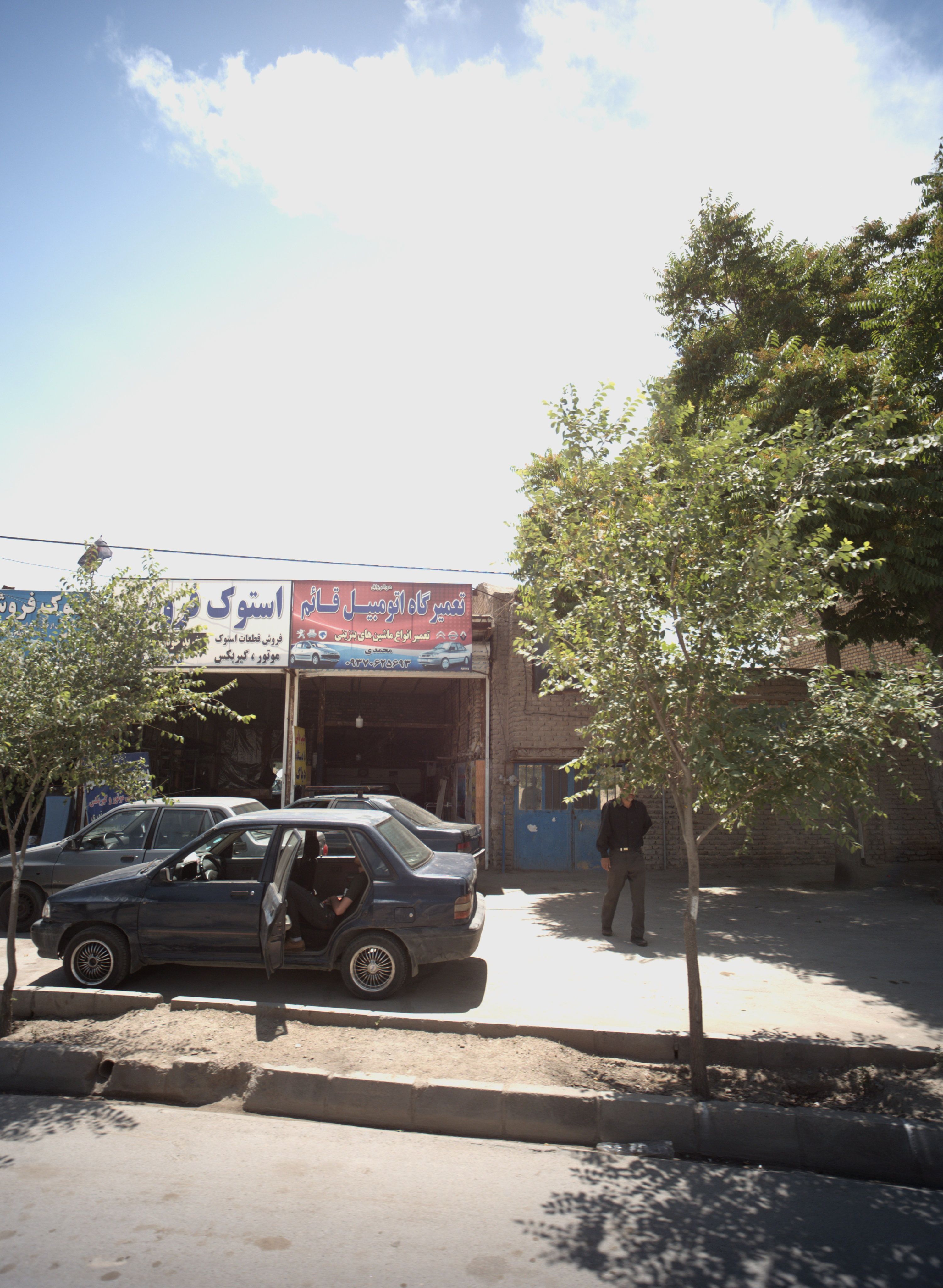 تعمیرگاه اتومبیل قائم
