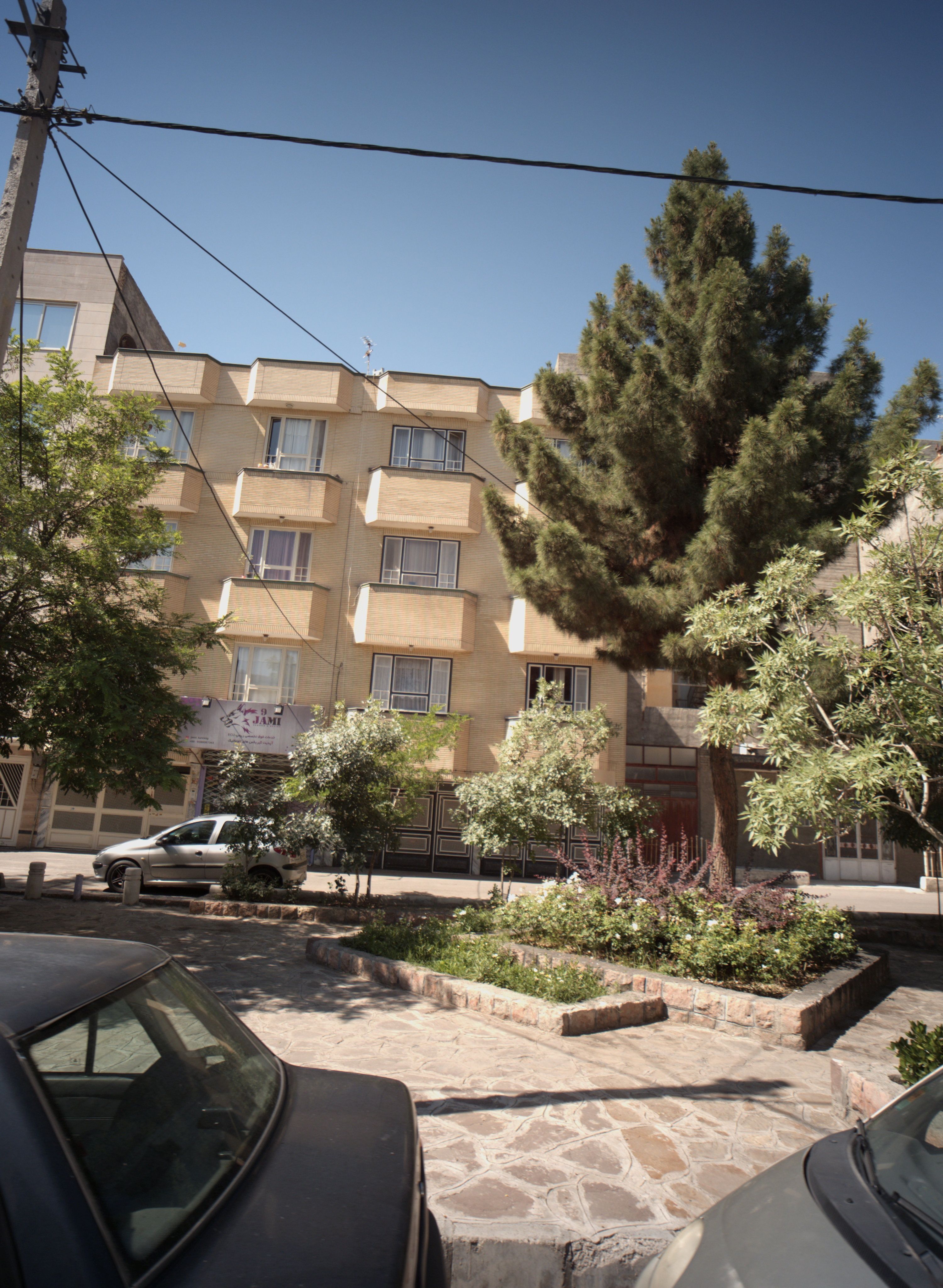 تعمیرگاه اتومبیل ۹ جامی